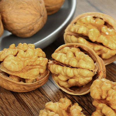 comprar Al por mayor Fábrica directamente algarrobo chino en cáscara nuez de Xinjiang 33 núcleo de nuez exportación Rusia OEM ODM Amazon online manufacture